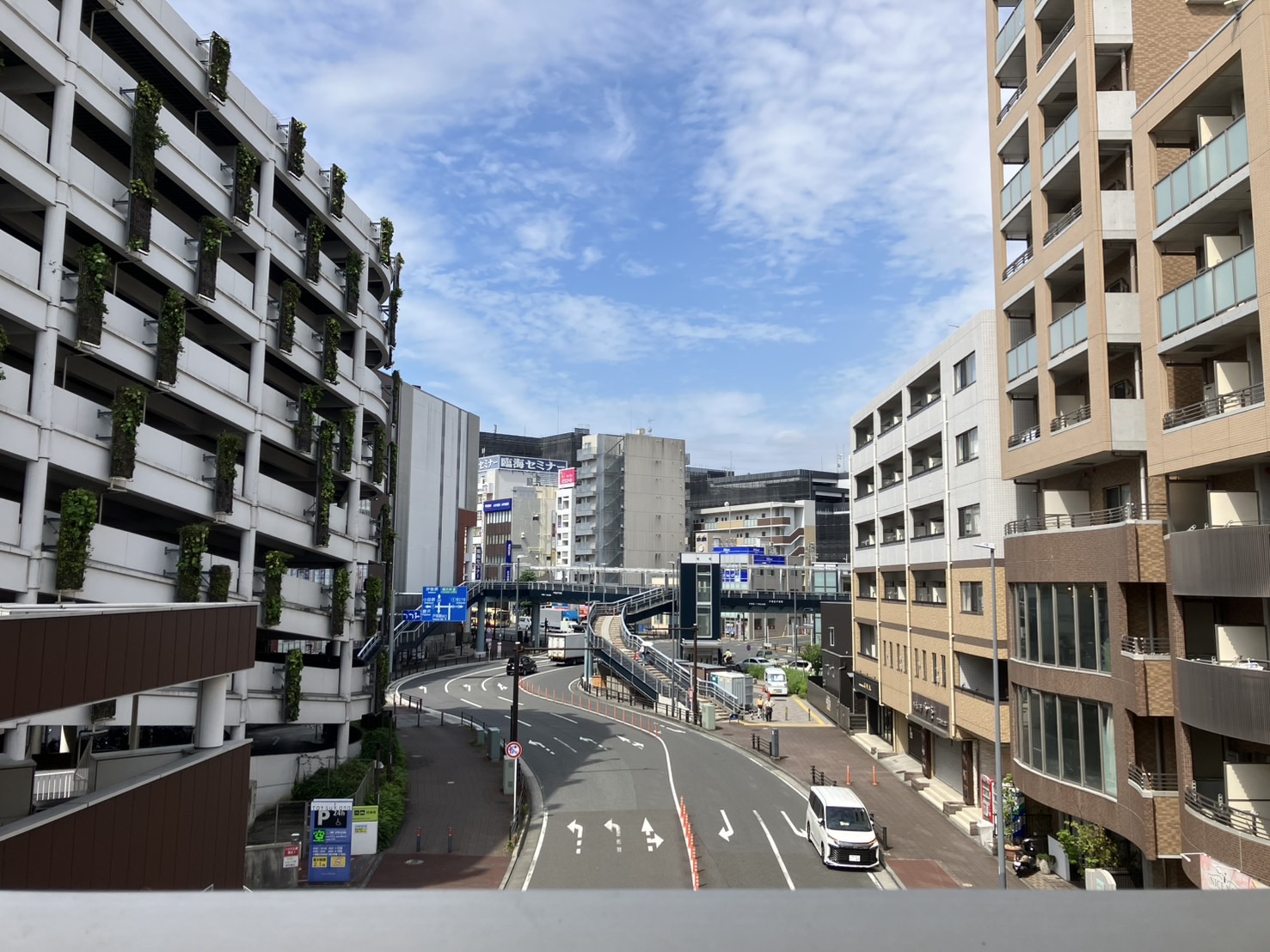 戸塚大踏切デッキからみた陸橋